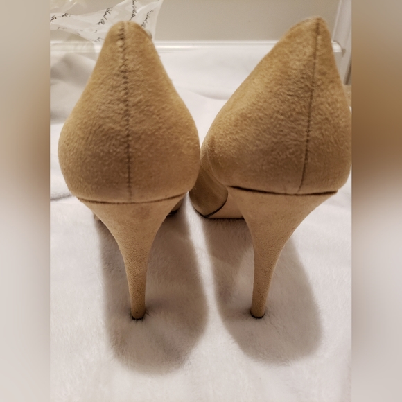 Michael Antonio Pumps - Picture 4 of 7